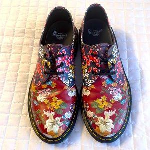 Women’s Dr Martens flowery bouquet lace up oxfords